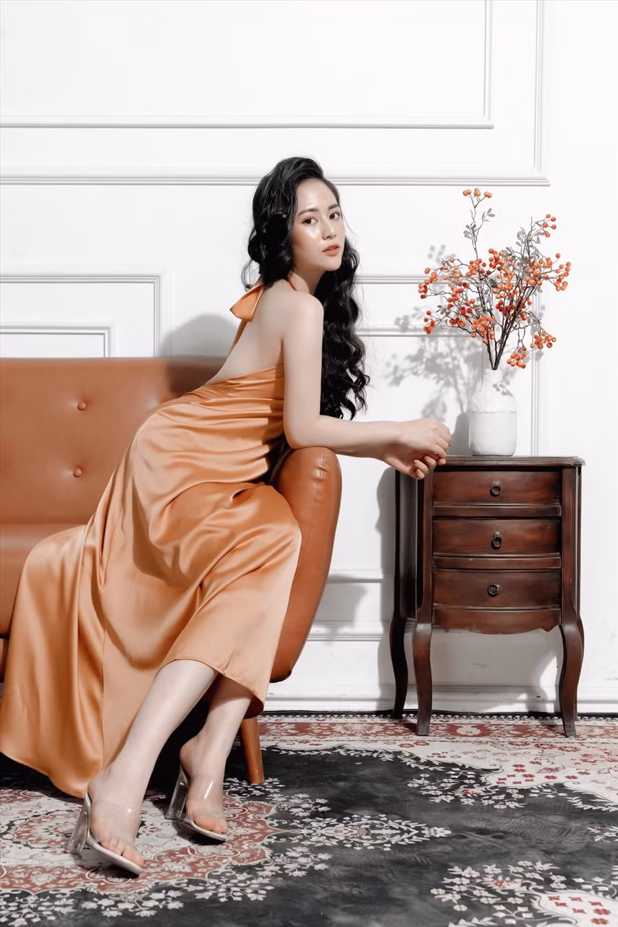 Sở hữu nhan sắc xinh đẹp, sắc vóc thon gọn, Việt Hoa dễ dàng biến hoá với nhiều phong cách trang điểm, thời trang khác nhau. Ảnh: NV