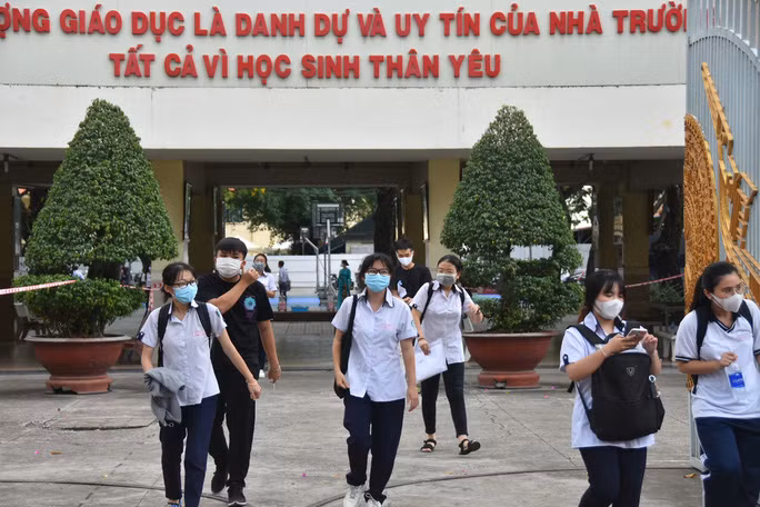 Thí sinh dự thi tốt nghiệp THPT đợt 1 tại TP HCM Thí sinh dự thi tốt nghiệp THPT đợt 1 tại TP HCM