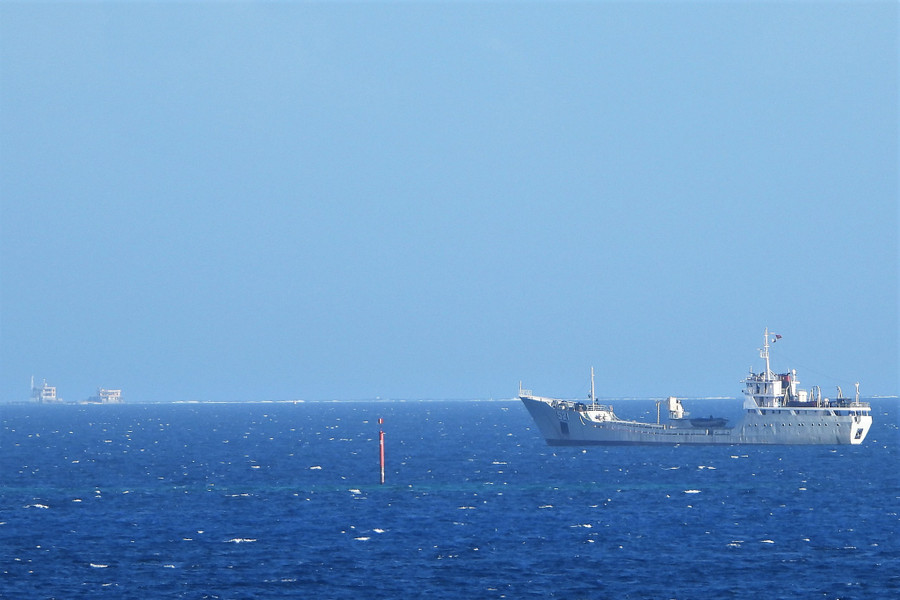 Tàu 521 của Lữ đoàn 955 (Vùng 4 hải quân) trực bảo vệ chủ quyền trong lòng hồ Tốc Tan (Trường Sa), tháng 1.2020. ẢNH: MAI THANH HẢI