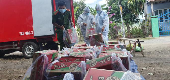 Hỗ trợ lương thực cho người dân trong vùng phong tỏa