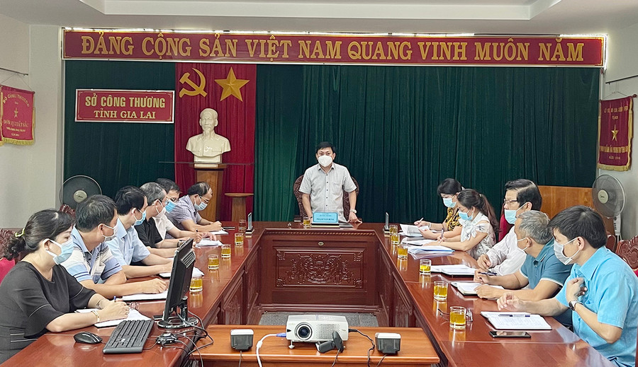 Sở Công thương họp triển khai các biện pháp cấp bách phòng-chống dịch Covid-19. Ảnh: Vũ Thảo ở Công thương tỉnh Gia Lai tổ chức họp triển khai các biện pháp cấp bách phòng-chống dịch Covid-19.