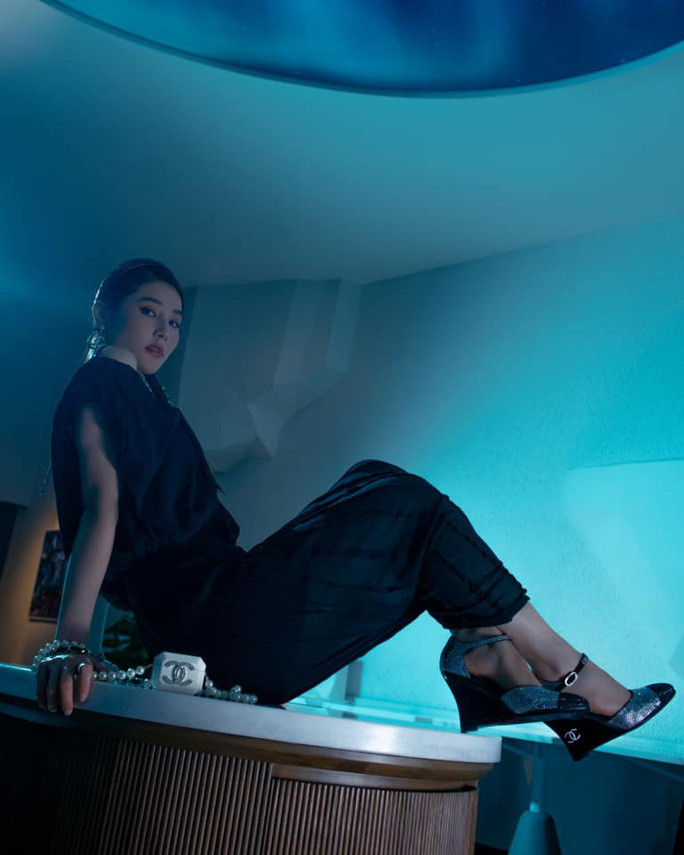 Cô truyền tải năng lượng tích cực qua các dòng chia sẻ trên trang cá nhân