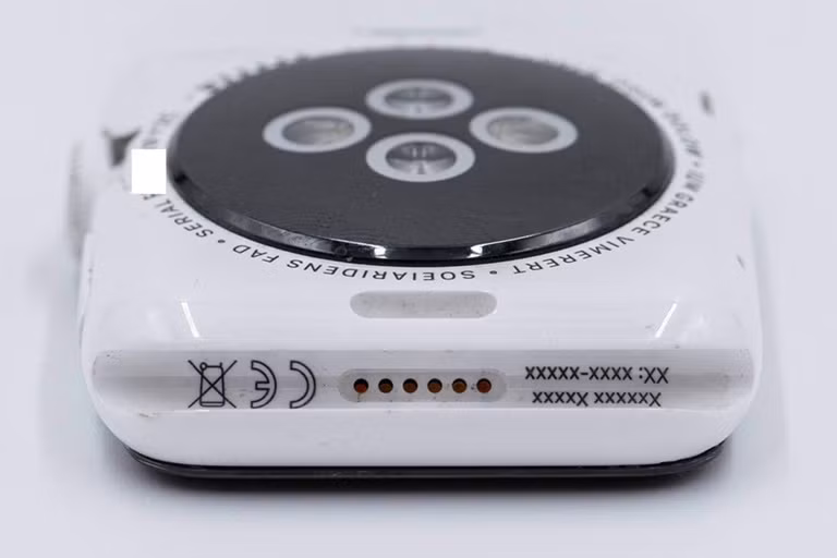 Hình ảnh được cho là nguyên mẫu của Apple Watch đời đầu có vỏ gốm. ẢNH CHỤP MÀN HÌNH