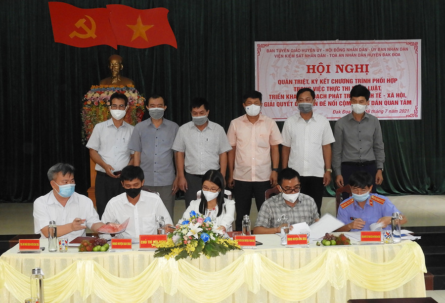  Đại diện các cơ quan ký kết Chương trình phối hợp công tác. Ảnh: Thanh Nhật