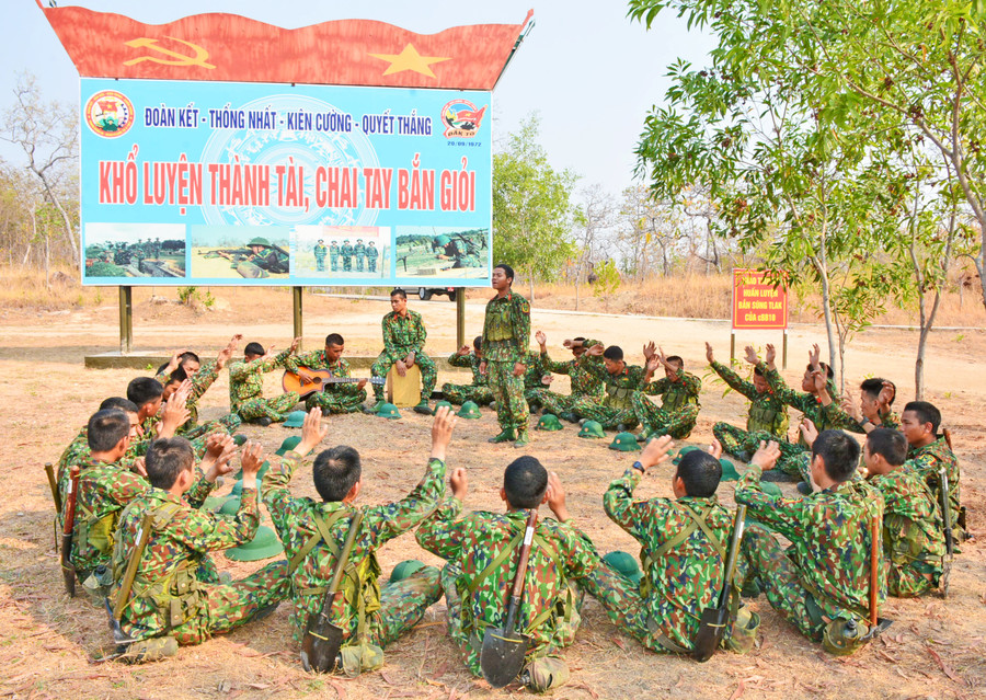  Quân đoàn 3 luôn tổ chức tốt các hoạt động cổ động thao trường tạo tư tưởng thoải mái, tích cực cho bộ đội. Ảnh: Sơn Tùng