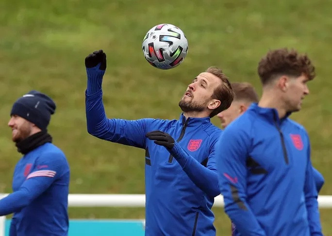Harry Kane tập luyện cùng tuyển Anh