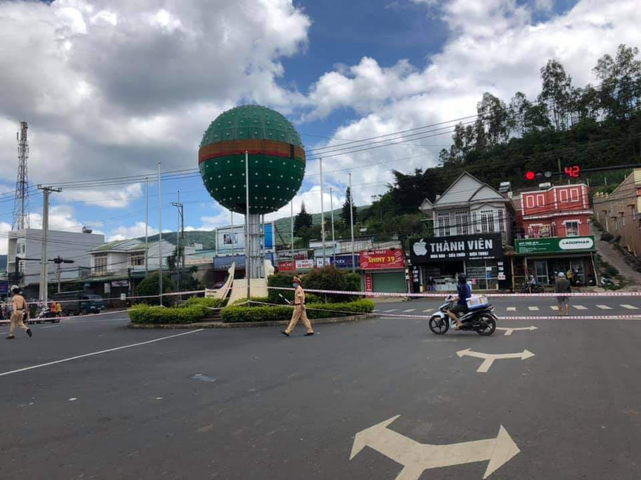 TT.Thạnh Mỹ (H.Đơn Dương, Lâm Đồng) bị phong tỏa do chùm lây nhiễm Covid-19 từ những người từ TP.HCM lên H.Đơn Dương (Lâm Đồng). ẢNH: LÂM VIÊN