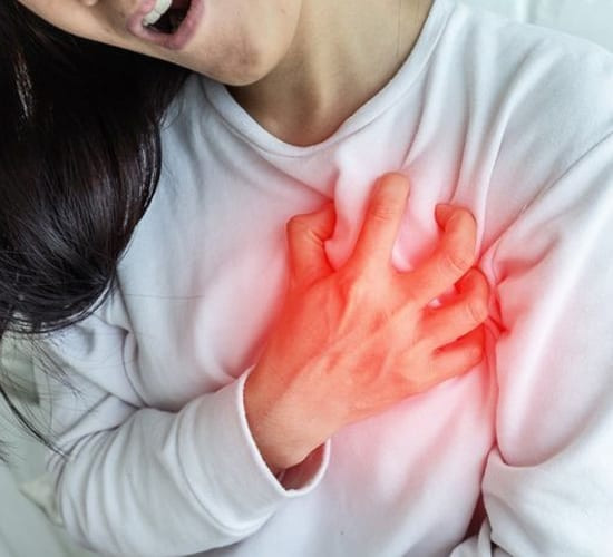 Nhiều người bị đau thắt ngực nhưng không tìm ra nguyên nhân. ẢNH SHUTTERSTOCK