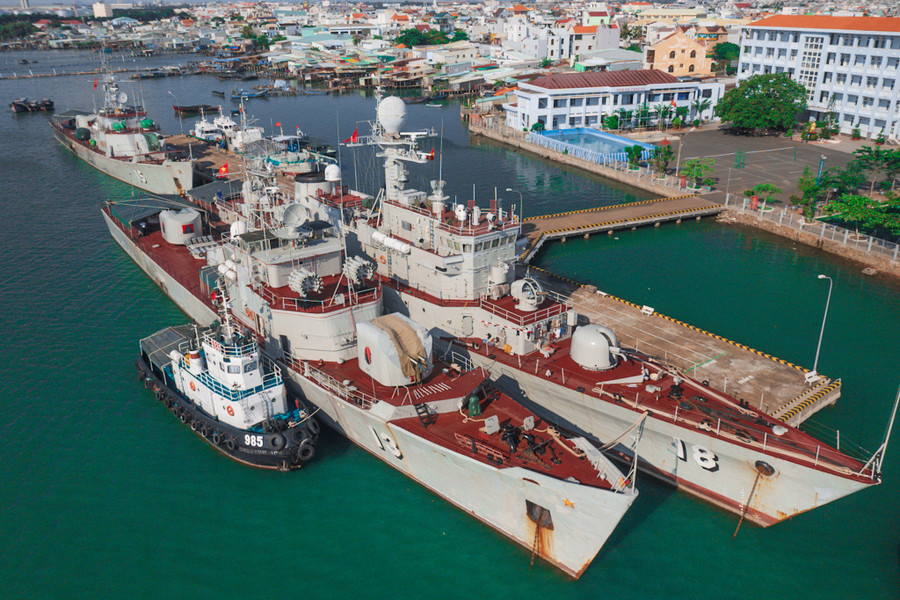 Một số tàu hộ vệ săn ngầm của lữ đoàn 171 trực sẵn sàng chiến đấu tại quân cảng 171. ẢNH: NGÔ TRẦN HẢI AN