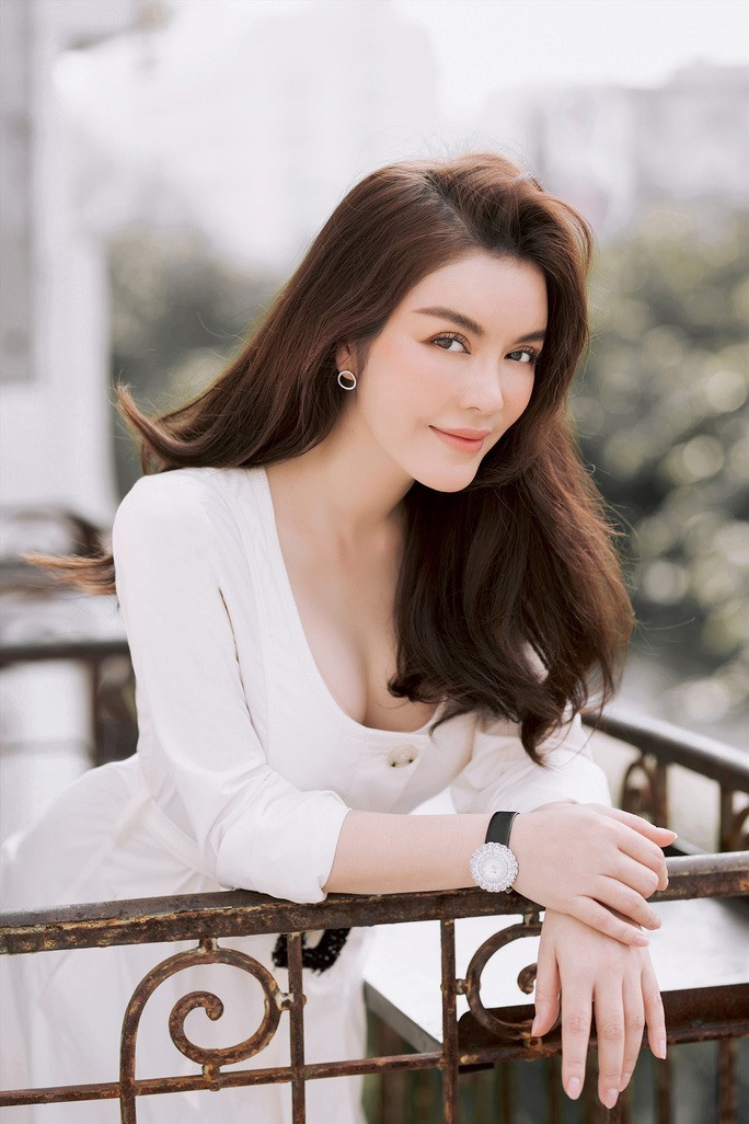 Lý Nhã Kỳ chọn cách sống tích cực thời dịch. Ảnh: NSCC