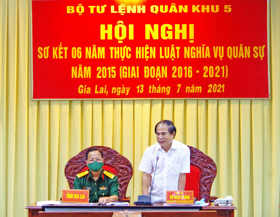 Chủ tịch BND tỉnh phát biểu tham luận tại hội nghị