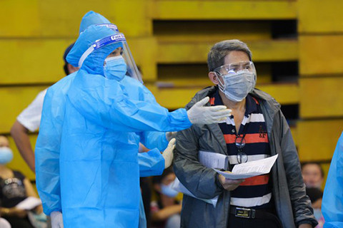 Hoa hậu H'Hen Niê tham gia điều phối tiêm vắc xin tại TP. Hồ Chí Minh. Ảnh: Gia Cư