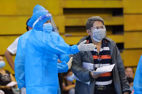 Hoa hậu H'Hen Niê tham gia điều phối tiêm vắc xin tại TP. Hồ Chí Minh. Ảnh: Gia Cư