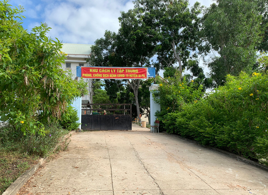 Trường THCS Dân tộc Nội trú huyện Ia Pa được trưng dụng làm khu cách ly tập trung của huyện. Ảnh: Vũ Chi Trường THCS Dân tộc Nội trú huyện Ia Pa được trưng dụng làm khu cách ly tập trung của huyện. Ảnh: Vũ Chi