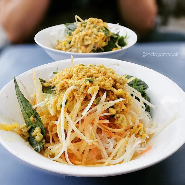Tất cả các nguyên liệu, hương vị hòa quyện vào nhau tạo nên món bún trứ danh Phú Quốc làm thực khách mê mẩn (Ảnh: @todayanneats).