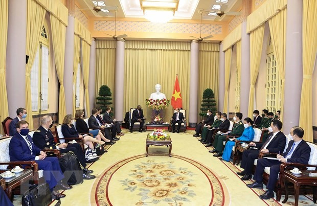 Chủ tịch nước Nguyễn Xuân Phúc tiếp Bộ trưởng Quốc phòng Mỹ Lloyd Austin. Ảnh: TTXVN Chủ tịch nước Nguyễn Xuân Phúc tiếp Bộ trưởng Quốc phòng Mỹ Lloyd Austin. Ảnh: TTXVN