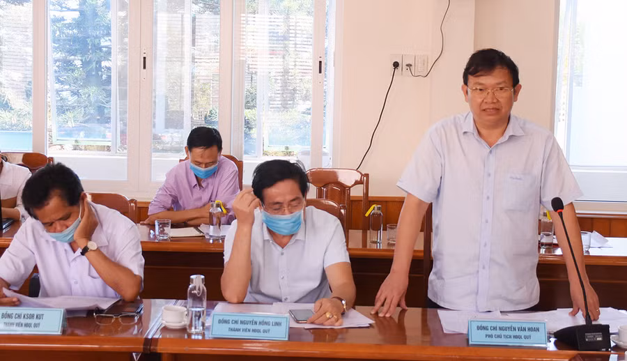 Ông Nguyễn Văn Hoan-Phó Giám đốc Sở Nông nghiệp và PTNT tham gia ý kiến tại cuộc họp. Ảnh: Minh Nguyễn