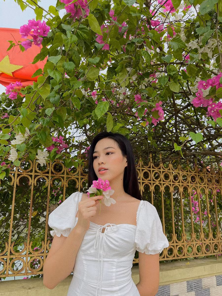 Đỗ Thị Hà cho biết do tình hình dịch bệnh nên cô chưa thể vào TP.HCM tập luyện cho cuộc thi Miss World. ẢNH: FBNV