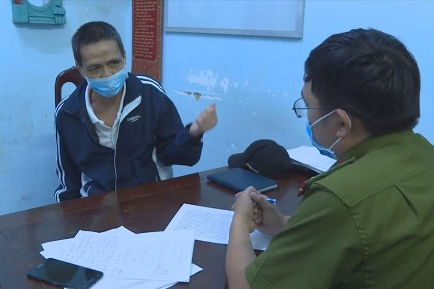 Đối tượng Nguyễn Xuân Thủy tại cơ quan công an. Ảnh: T.X Đối tượng Nguyễn Xuân Thủy tại cơ quan công an. Ảnh: T.X