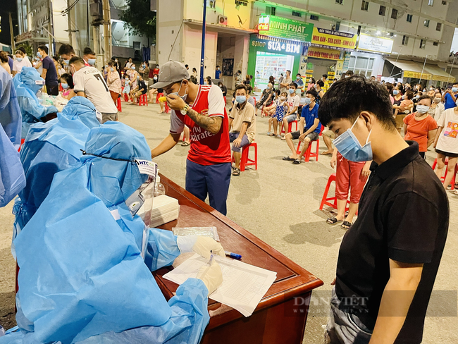 Bình Dương cần chi viện thêm hơn 5.000 bác sĩ, điều dưỡng, nhân viên y tế để phục vụ công tác chống dịch Covid-19. (Ảnh: Văn Dũng). Bình Dương cần chi viện thêm hơn 5.000 bác sĩ, điều dưỡng, nhân viên y tế để phục vụ công tác chống dịch Covid-19. (Ảnh: Văn Dũng).