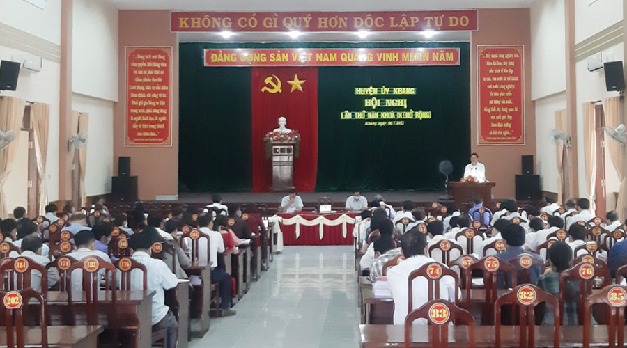 Quang cảnh Hội nghị lần thứ 5 của Ban Chấp hành Đảng bộ huyện Kbang. Ảnh: Minh Nguyễn