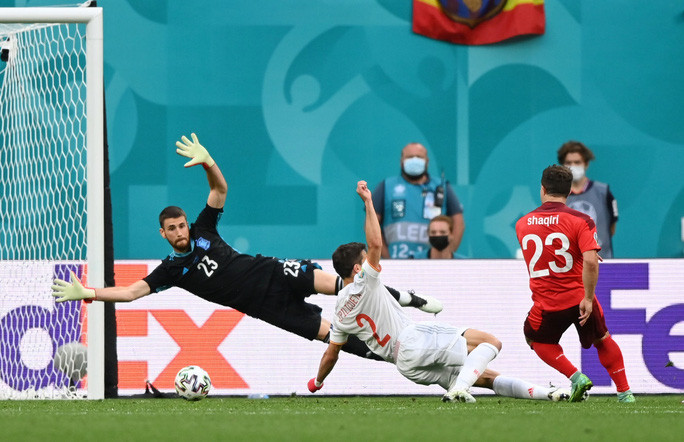 Shaqiri gỡ hòa 1-1 cho Thụy Sĩ ở phút 68