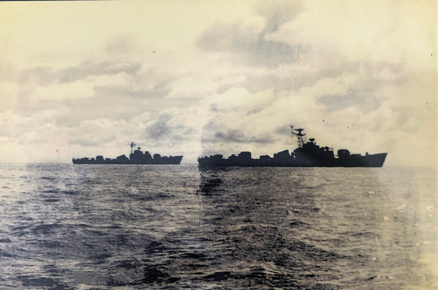 Biên đội tàu hộ vệ săn ngầm Petya của Lữ đoàn 171 tuần tra bảo vệ lô dầu khí 1A (năm 1990). ẢNH:TƯ LIỆU QUÂN CHỦNG HẢI QUÂN