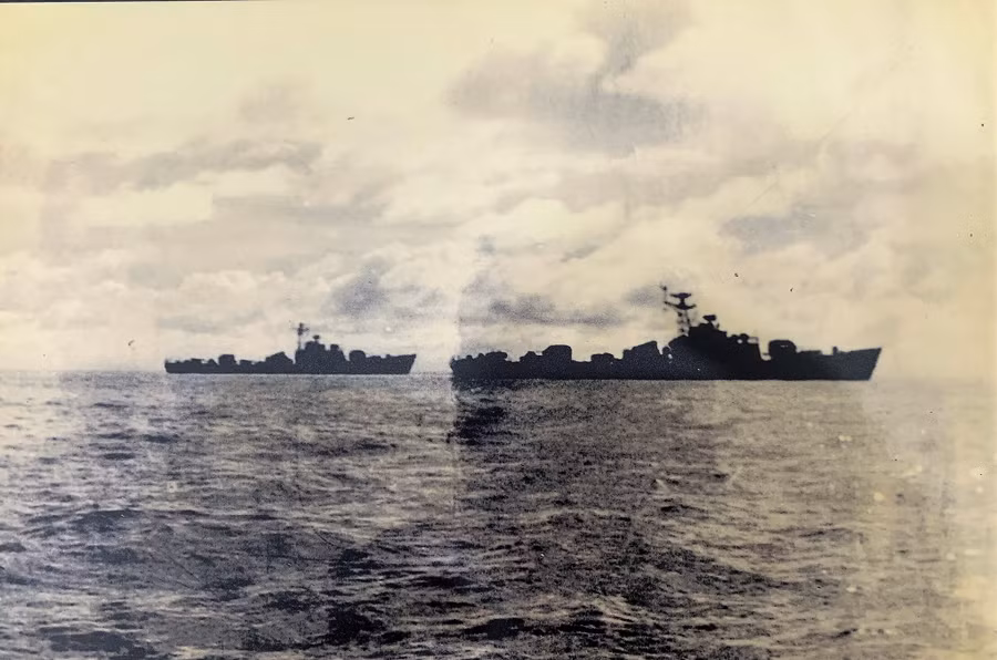 Biên đội tàu hộ vệ săn ngầm Petya của Lữ đoàn 171 tuần tra bảo vệ lô dầu khí 1A (năm 1990). ẢNH:TƯ LIỆU QUÂN CHỦNG HẢI QUÂN