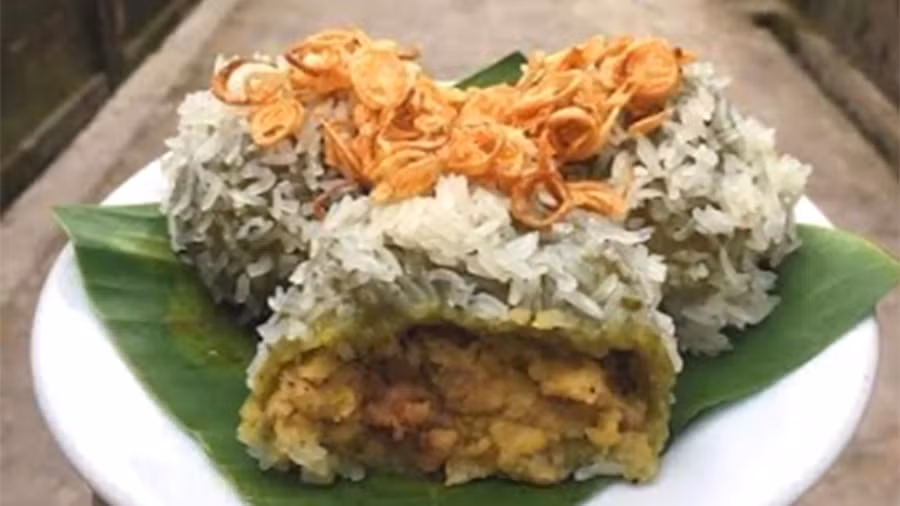 Bánh khúc tưởng giống bánh chưng nhưng lại quá khác. Ảnh Trương Thúy