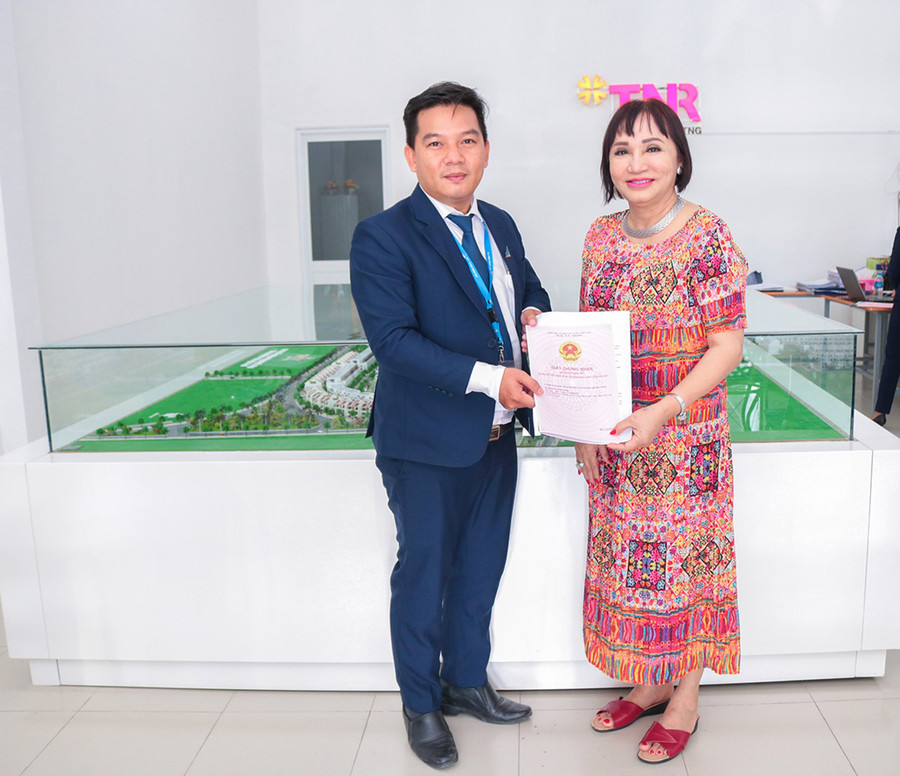 Hình ảnh đại diện TNR Holdings Vietnam bàn giao sổ đỏ cho cư dân