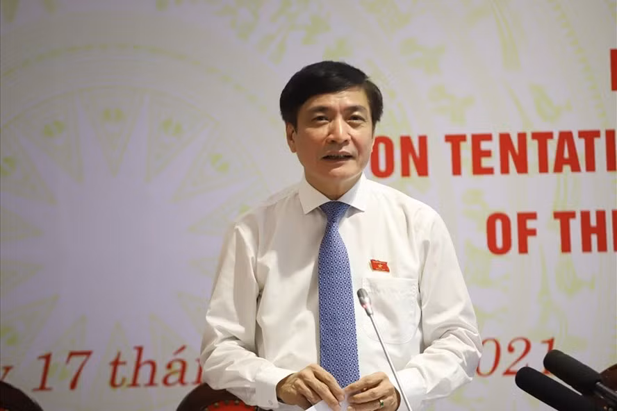 Ông Bùi Văn Cường - Tổng Thư ký Quốc hội, Chủ nhiệm Văn phòng Quốc hội Bùi Văn Cường trả lời tại họp báo. Ảnh Phạm Đông