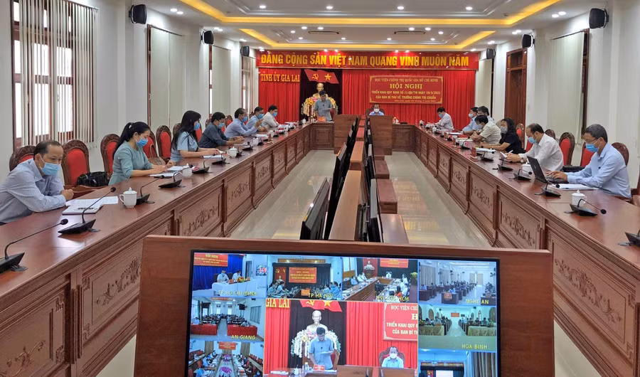 quang cảnh hội nghị triển khai quy định số 11 tại điểm cầu Tỉnh ủy Gia Lai