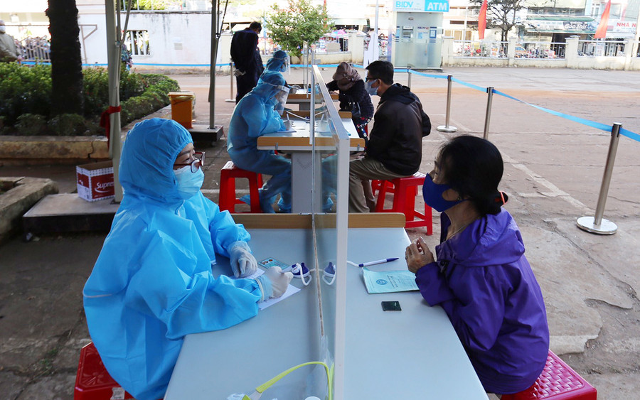 Đối tượng tiếp nhận là công dân của tỉnh Gia Lai đang lao động, học tập, làm việc, chữa bệnh tại TP. Hồ Chí Minh và tỉnh Bình Dương gặp khó khăn, có nhu cầu cấp bách được về địa phương. Ảnh: Văn Ngọc Tổ công tác chuyên trách triển khai việc tiếp nhận công dân tỉnh Gia Lai đang công tác, học tập, làm ăn tại TP. Hồ Chí Minh và tỉnh Bình Dương về tỉnh Gia Lai. Ảnh: Văn Ngọc