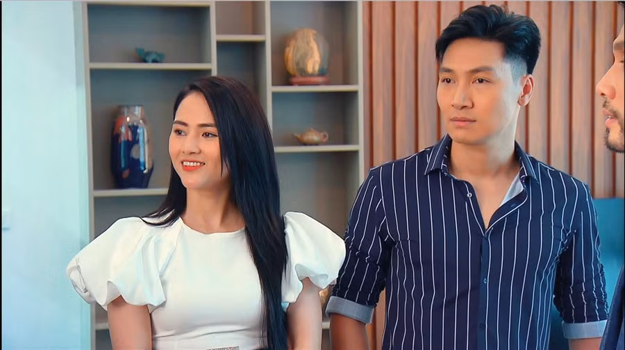 Trong phim, Việt Hoa đảm nhận vai Nga. Dù được giới thiệu là vợ sắp cưới của Long, song người hâm mộ vẫn hy vọng vào một cái kết “happy ending” dành cho cặp đôi Nam - Long khi Long vừa nhìn thấy người yêu cũ đã “chậm mất một nhịp“. Ảnh: NSX