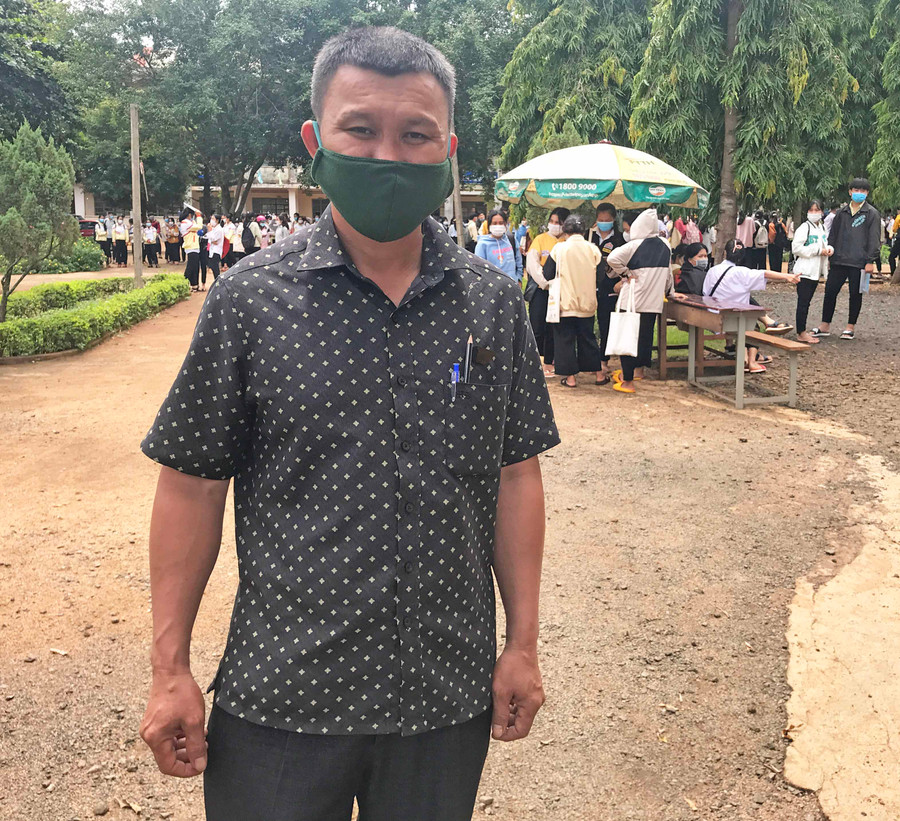 Ông Huỳnh Anh Linh- dự thi tốt nghiệp THPT tại điểm thi Trường THPT Nguyễn Thái Học ( thị trấn Nhơn Hòa, huyện Chư Pưh)