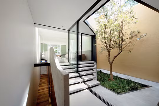 Giếng trời có tác dụng lấy ánh sáng và đối lưu không khí. (Ảnh minh hoạ)