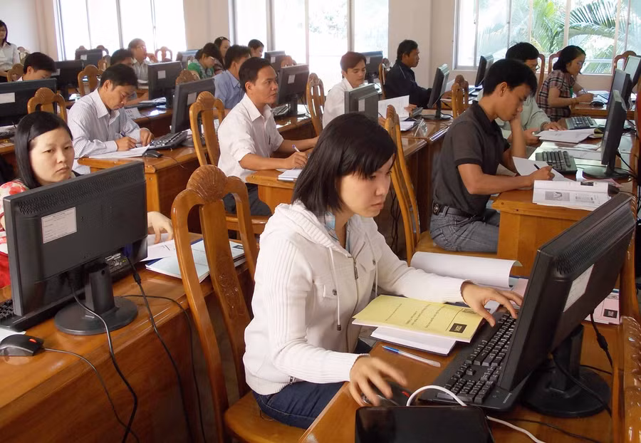 ẢNH: -Tập huấn cho cán bộ công chức về an toàn, an ninh thông tin mạng internet (1915)