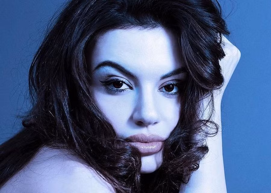 Ina Dajci khiến fan sắc đẹp phát sốt vì mang vẻ đẹp giống Angelina Jolie. ẢNH: MISS UNIVERSE ALBANIA