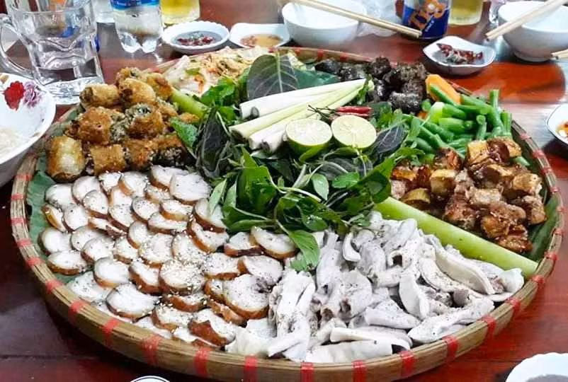 Heo mẹt là thương hiệu ẩm thực hấp dẫn của Pleiku. Ảnh: Phương Chi Heo mẹt là thương hiệu ẩm thực hấp dẫn của Pleiku. Ảnh: Phương Chi