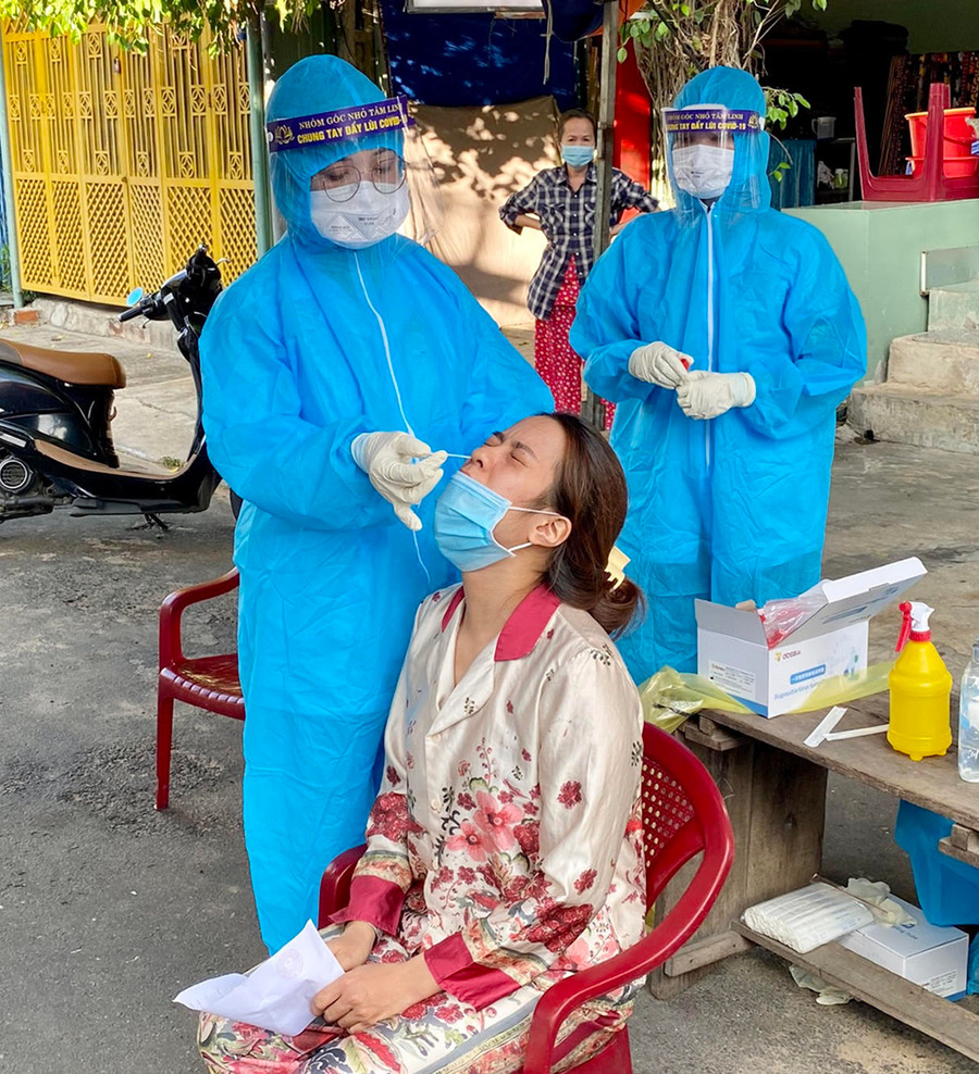  Hiện ngành chức năng tiến hành truy vết, lấy mẫu xét nghiệm các trường hợp liên quan (ảnh minh họa). Ảnh: Như Nguyện