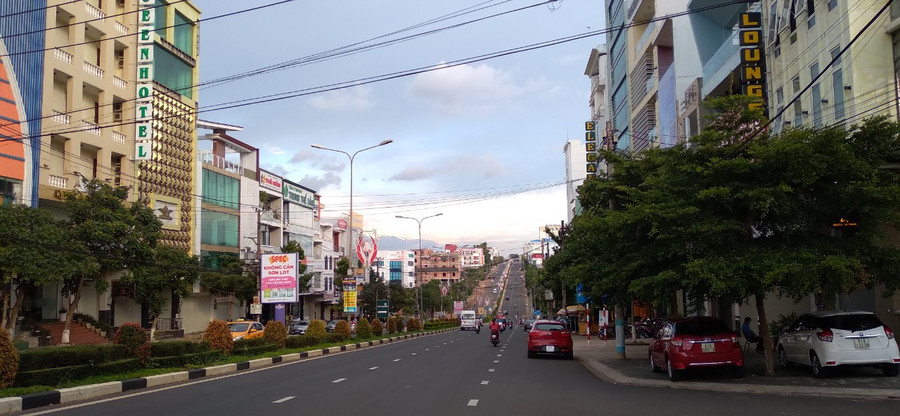  Một góc khu phố mới Hoa Lư-Phù Đổng trên đường Nguyễn Tất Thành. Ảnh: Lê Anh