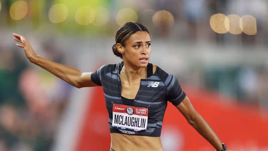 Kỷ lục 400m rào nữ thế giới McLaughlin thi đấu vòng loại cùng lượt với Quách Thị Lan. Ảnh: AFP