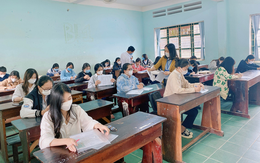  Thí sinh tham gia dự thi tốt nghiệp THPT năm 2021 đợt 1. Ảnh: Hồng Thi