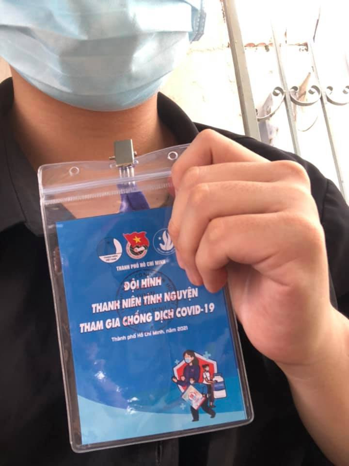 Nhật Quang tự hào khi tham gia đội hình thanh niên tình nguyện tham gia chống dịch Covid-19. Ảnh: NVCC