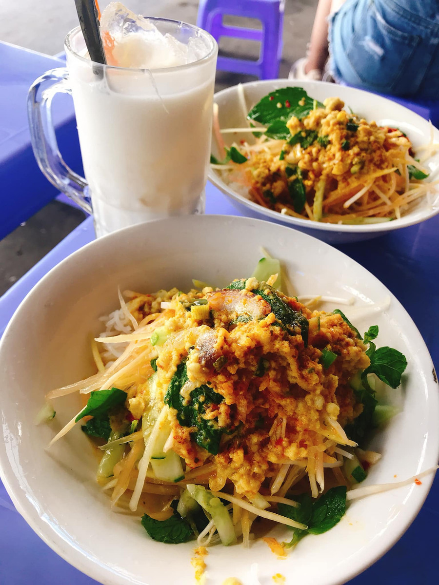 Bún kèn ngon nhất khi ăn nóng. Thực khách có thể thưởng thức món ăn này vào bất kỳ thời điểm nào trong ngày (Ảnh: Goals Nguyễn).