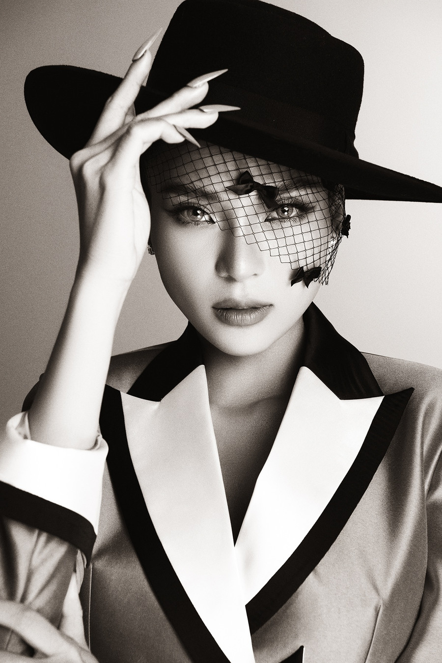 Trong mùa dịch này, bà xã Lương Thế Thành còn nhận tin vui bất ngờ là cô vừa được đề cử hạng mục Nữ diễn viên ấn tượng của giải thưởng VTV Awards 2021. Nữ diễn viên Sóng tình cho biết đây thật sự là một niềm hạnh phúc và sự khích lệ lớn để cô cố gắng nhiều hơn. Ảnh: NVCC