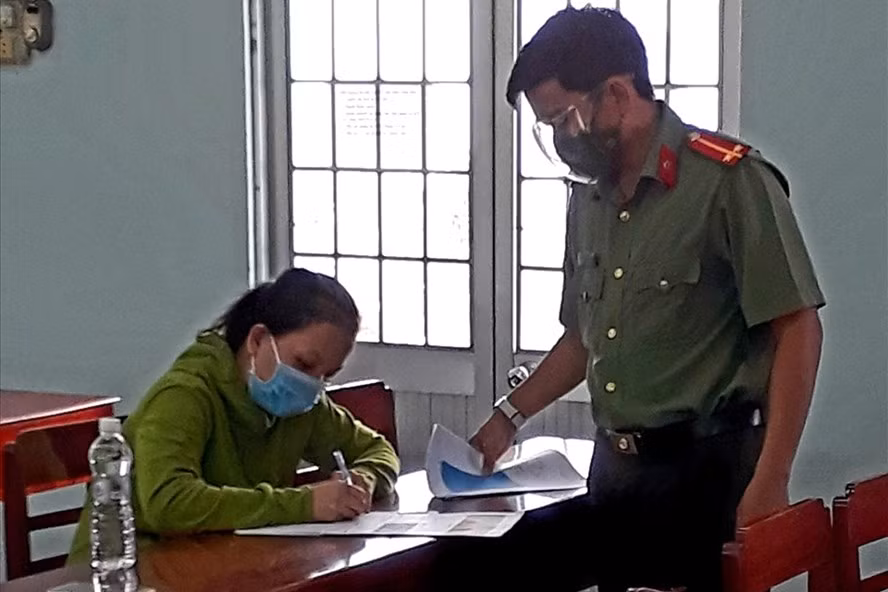  Đối tượng đăng bài viết về “phương pháp chữa bệnh COVID-19 tại nhà” trên Facebook mà chưa có căn cứ khoa học hay sự xác nhận của cơ quan chuyên môn. Ảnh C.A.V.L