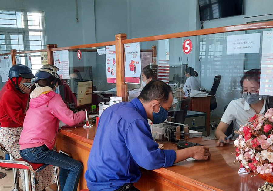 Agribank Đông Gia Lai đặt mục tiêu đến cuối năm 2021 phấn đấu đưa toàn bộ hộ vay đến 200 triệu đồng có đủ điều kiện vào tổ vay vốn. Ảnh: Sơn Ca Agribank Đông Gia Lai đặt mục tiêu đến cuối năm 2021 phấn đấu đưa toàn bộ hộ vay đến 200 triệu đồng có đủ điều kiện vào tổ vay vốn. Ảnh: Sơn Ca