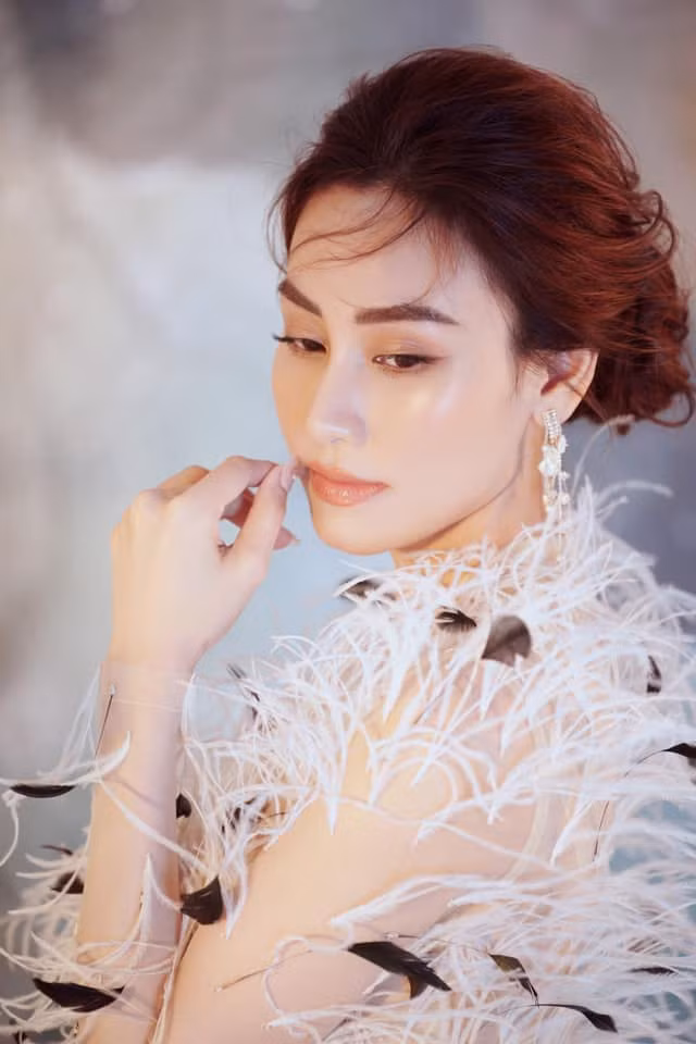 Ngân Khánh khiến nhiều người ngưỡng mộ bởi nhan sắc trẻ trung, xinh đẹp ở tuổi 35. ẢNH: FBNV