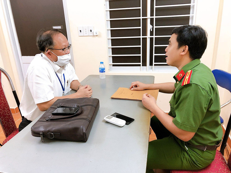 Cơ quan điều tra làm việc với ông Tất Thành Cang. Ảnh: Hoàng Huy Cơ quan điều tra làm việc với ông Tất Thành Cang. Ảnh: Hoàng Huy